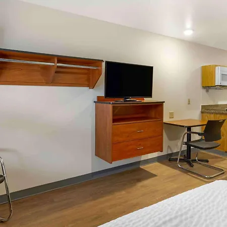 Extended Stay America Select Suites - Cleveland - Airport Exterior photo
