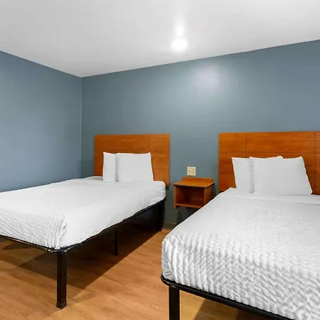 Extended Stay America Select Suites - Cleveland - Airport Exterior photo