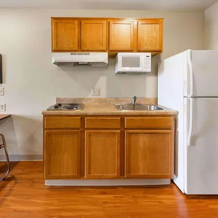 Extended Stay America Select Suites - Cleveland - Airport Exterior photo